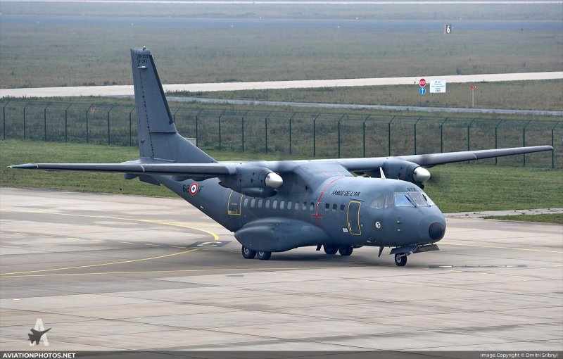 Airbus CN-235 военно-транспортный самолёт